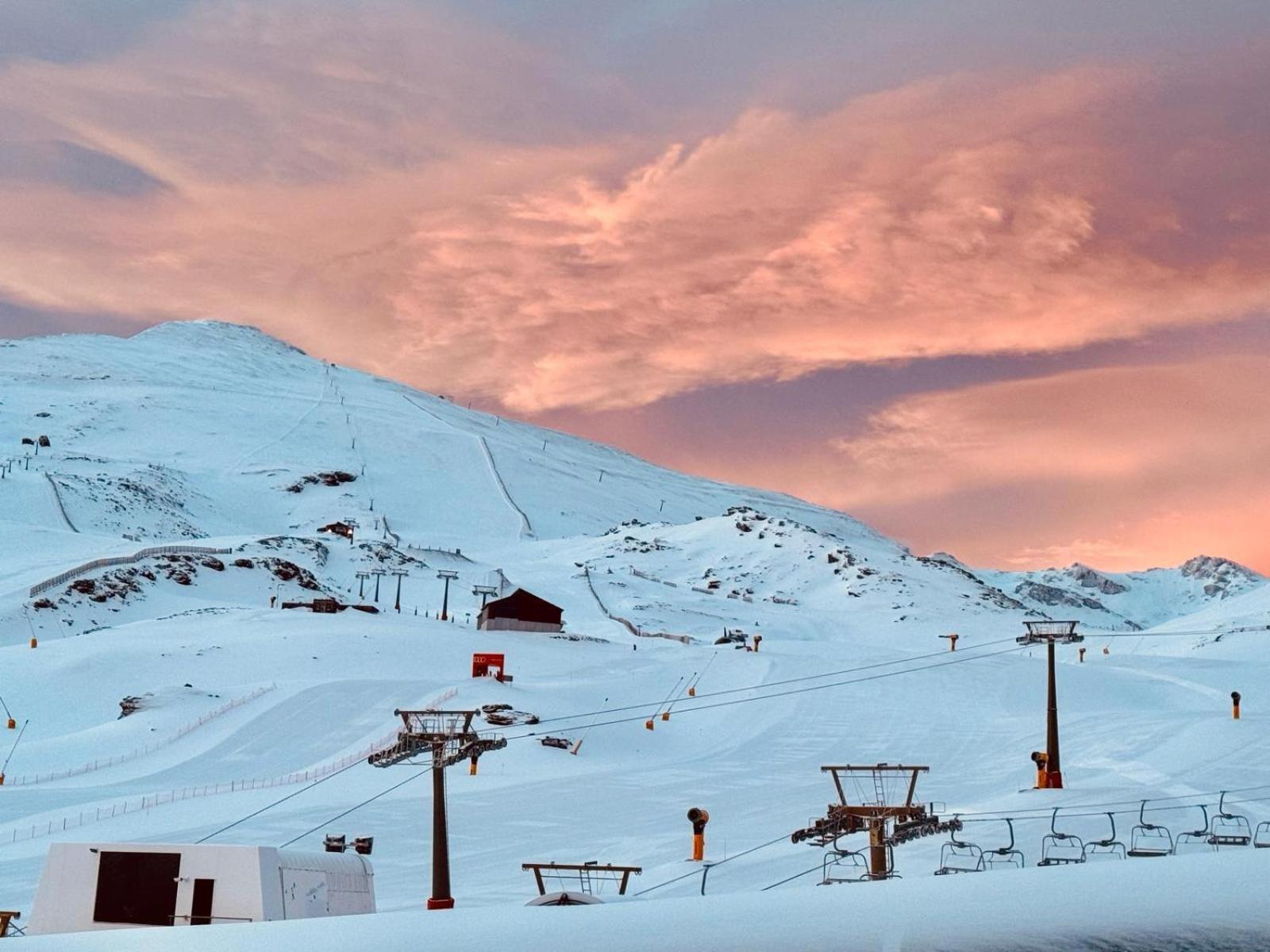 Апартаменты La Estacion Sierra Nevada Гуэхар-Сьерра Экстерьер фото